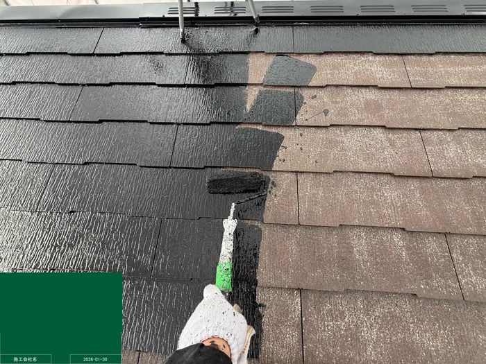 八尾市曙川東 スレート屋根の中塗り（ファインパーフェクトベスト施工中）