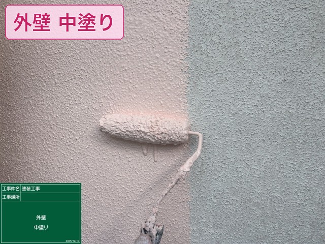 松原市別所 I様邸 外壁中塗り施工中