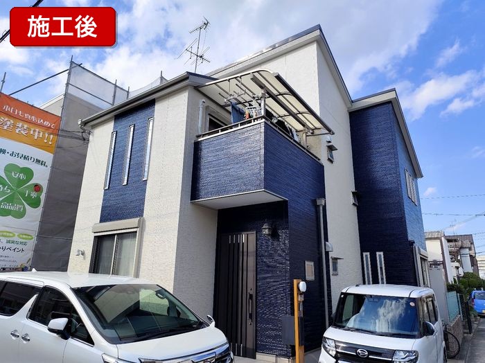八尾市太子堂 外壁塗装施工後 ネイビーとアイボリーのツートンカラー全景 完工写真