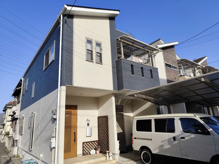 【八尾市曙川東】「思い切って色を変えたい」築25年のお家がネイビー×ホワイトで生まれ変わった外壁塗装事例