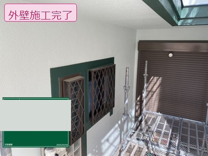 八尾市M様邸外壁塗装完了後の全景 ホワイトに仕上がった外壁