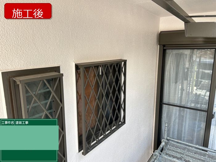 八尾市久宝寺のY様邸 外壁塗装完了後の仕上がり状態 窓サッシ周辺まで白く清潔な外壁