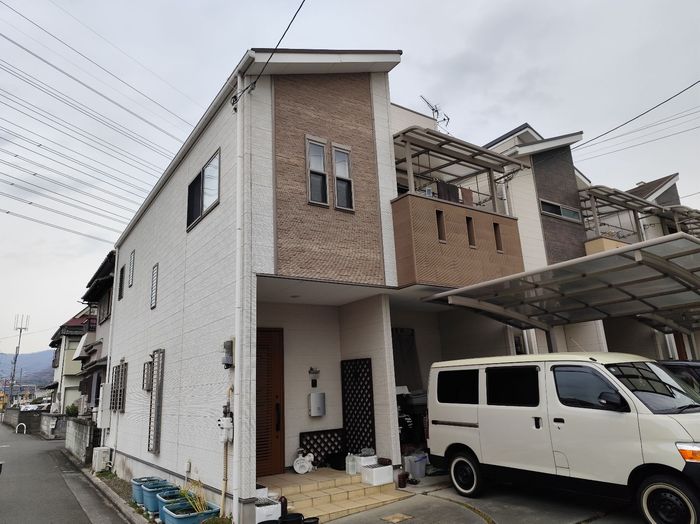 【八尾市曙川東】「思い切って色を変えたい」築25年のお家がネイビー×ホワイトで生まれ変わった外壁塗装事例