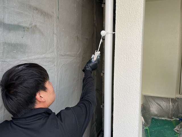 【大東市】雨樋や水切りなどの付帯部に対して塗装工事をしました。付帯部の塗装は見た目と耐久性を向上させる観点からも重要です。
