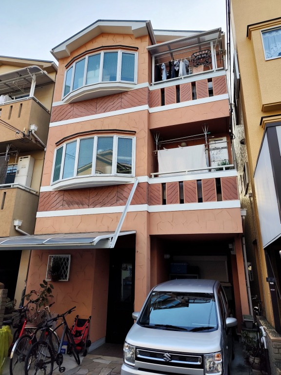 【平野区長吉出戸】モルタルの欠けとひび割れを補修、雨漏り原因となる窓枠サッシも徹底防水