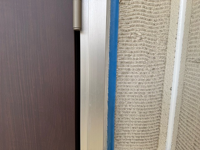 シーリング材を充填します