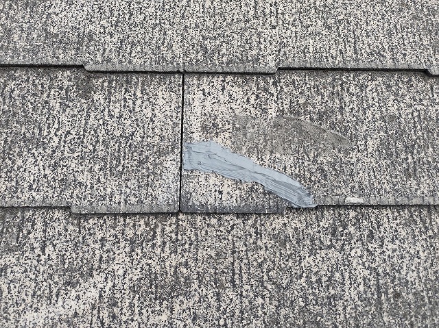 屋根の割れコーキング