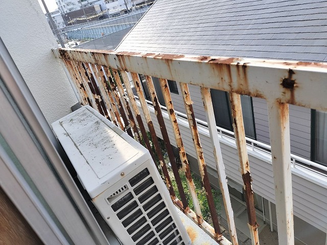 大阪市平野区加美南にて錆びた鉄柵の塗装のご依頼を受け現地調査へ伺いました。