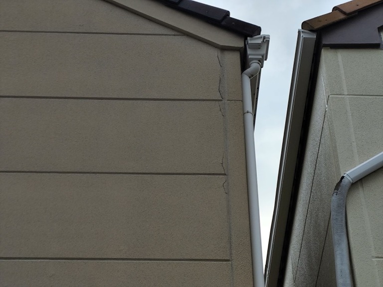 外壁裏面のヒビ