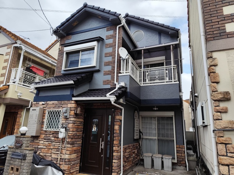 【東大阪市日下町】築20年のひび割れをフッ素塗料で解消！丁寧な施工で新築の輝きへ