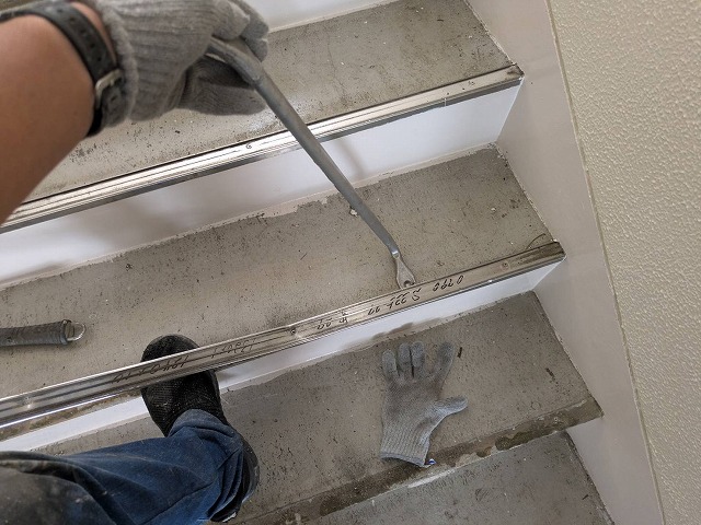 階段　撤去　滑り止め