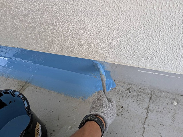 共用廊下・階段　巾木ウレタン塗膜塗布