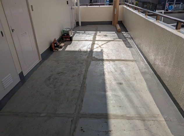 共用廊下・階段　巾木ﾄｯﾌﾟｺｰﾄ塗布