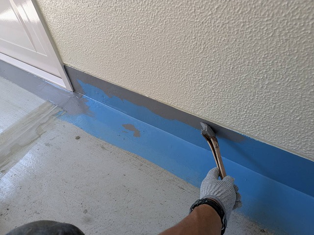 共用廊下・階段　巾木ﾄｯﾌﾟｺｰﾄ塗布