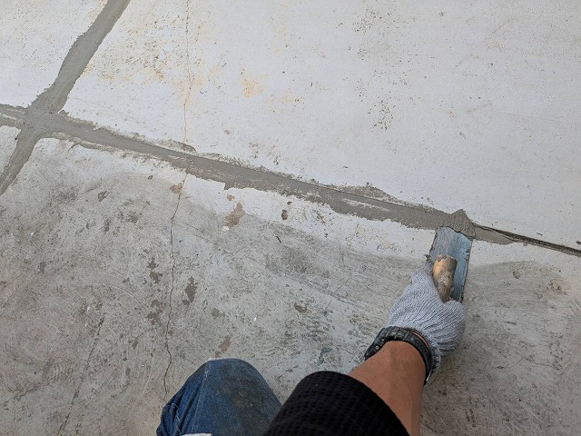 ﾓﾙﾀﾙ塗り　溝埋める