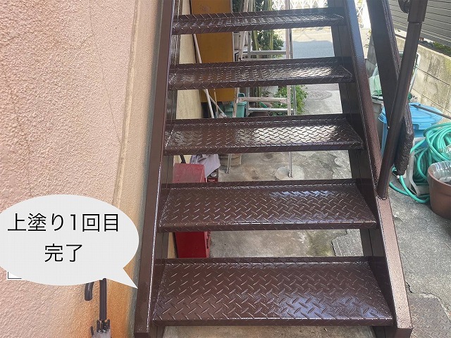 鉄骨階段　上塗り1回目