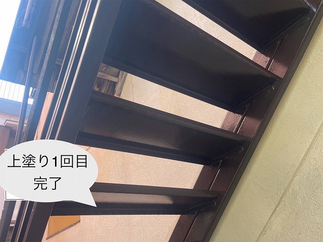 鉄骨階段　上塗り1回目