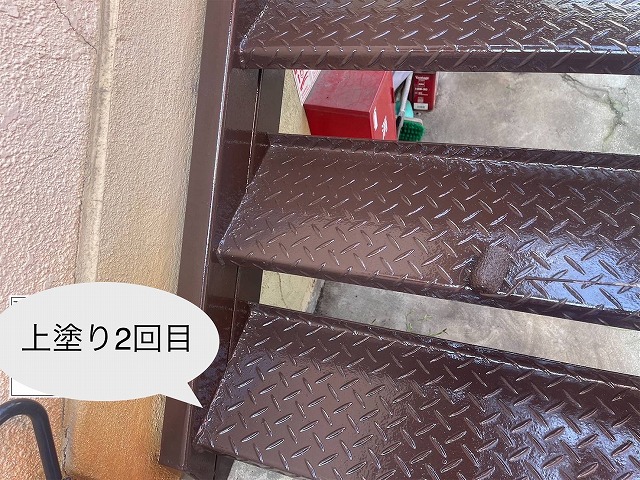 鉄骨階段　上塗り2回目