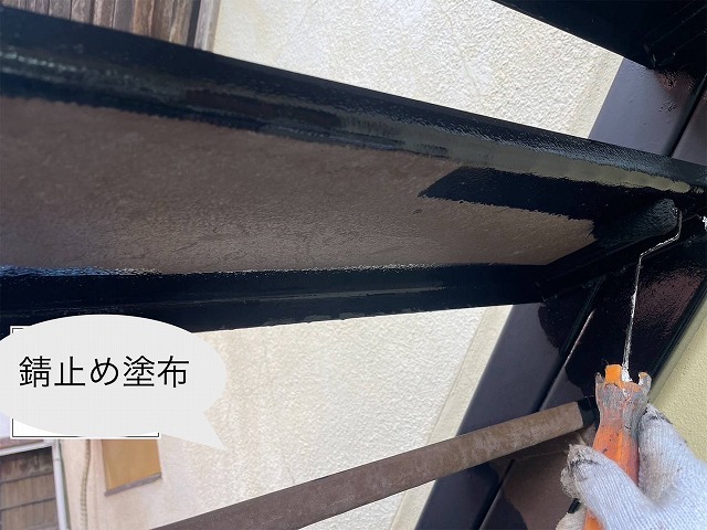 鉄骨階段　錆止め塗布