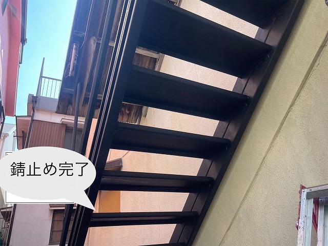 鉄骨階段　錆止め完了