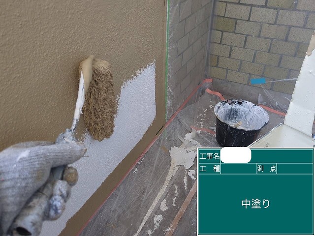 ベランダ 壁中塗り