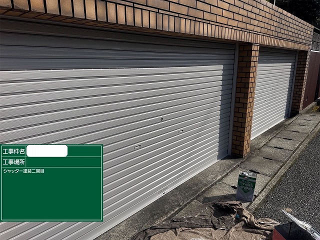 シャッター塗装　上塗り
