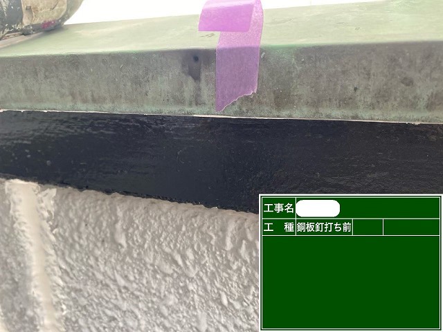 加東市にて、ベランダ笠木の釘がが抜けて危険！ 風でバタついたり雨漏りの原因に。