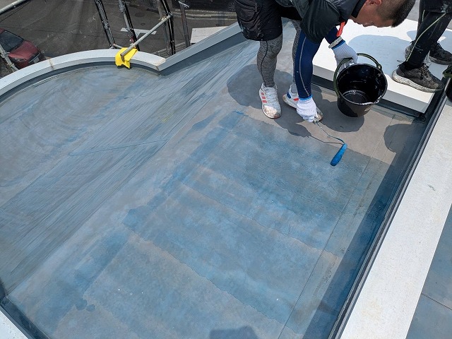 屋上防水工事　ﾌﾟﾗｲﾏｰ塗布
