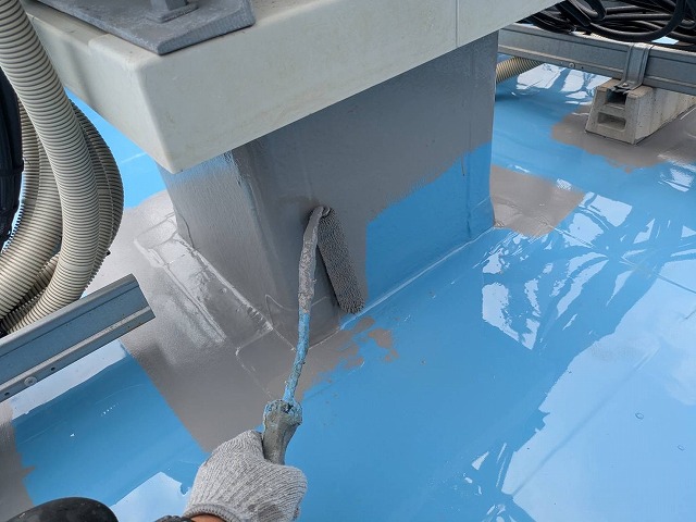 屋上防水工事　トップコート塗布