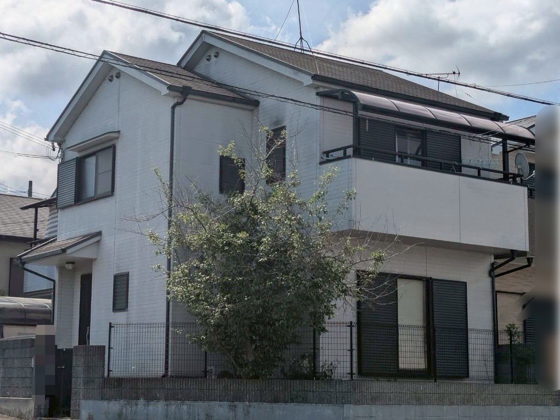 【神戸市北区】築27年一戸建て住宅、ｻｲﾃﾞｨﾝｸﾞ外壁･ｽﾚｰﾄ屋根の塗装を行いネイビーカラーでお洒落になりました。