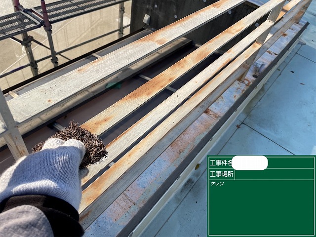 鉄製手摺り　錆　ケレン作業