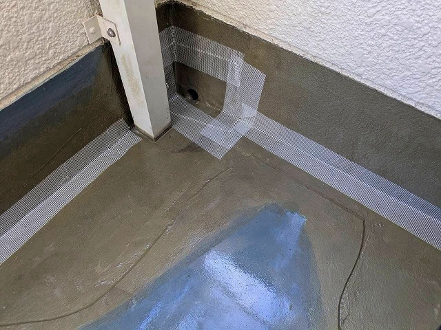 ベランダ メッシュシート貼り
