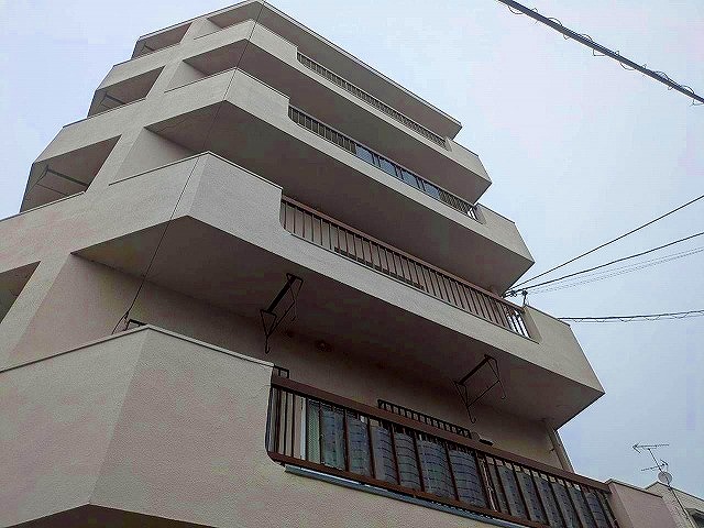 【神戸市灘区】ハイツ西六甲で、ベランダ手摺りや面格子など塗装が剝がれ錆が発生…鉄部塗装工事を行いました。