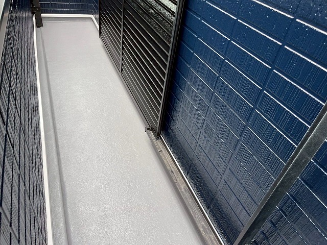 ベランダ防水工事 上塗り
