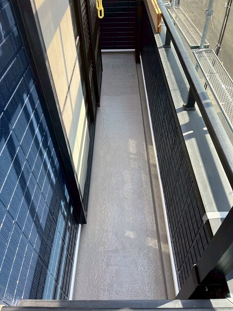 ベランダ防水工事 中塗り