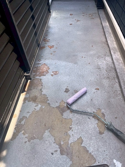 ベランダ防水工事 下塗り