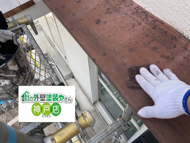 神戸市西区にて、付帯部の換気ﾌｰﾄﾞ・庇を塗装をしました。