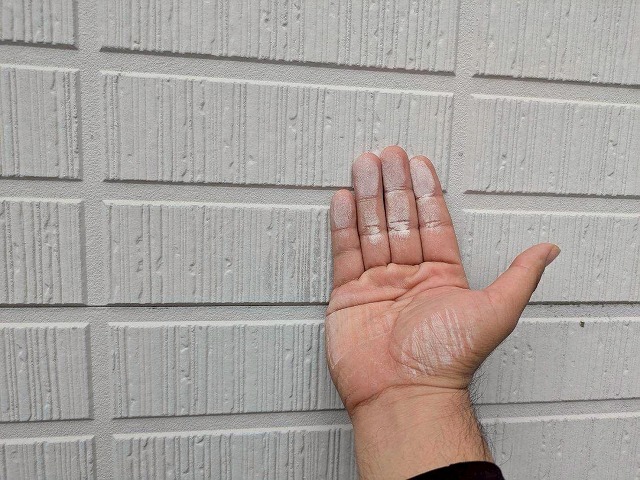 現場調査　現状　外壁　チョーキング現象