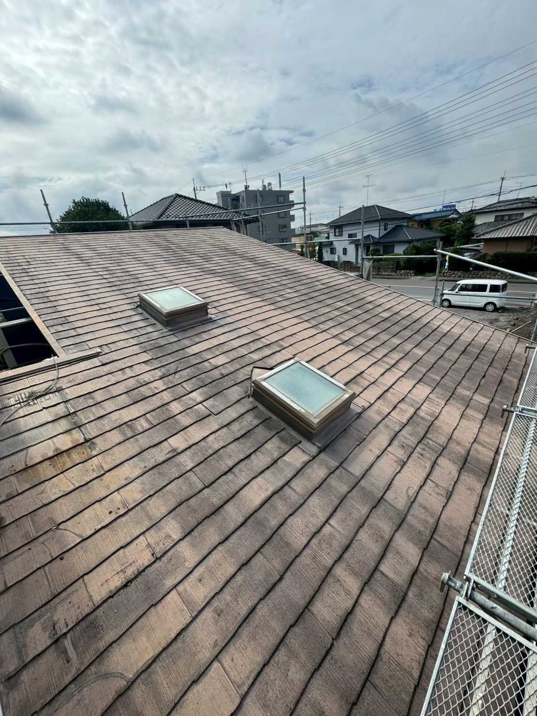 深谷市の築40年住宅で雨漏り・ひび割れを解決する屋根カバー工事｜現地調査から防水紙施工まで解説