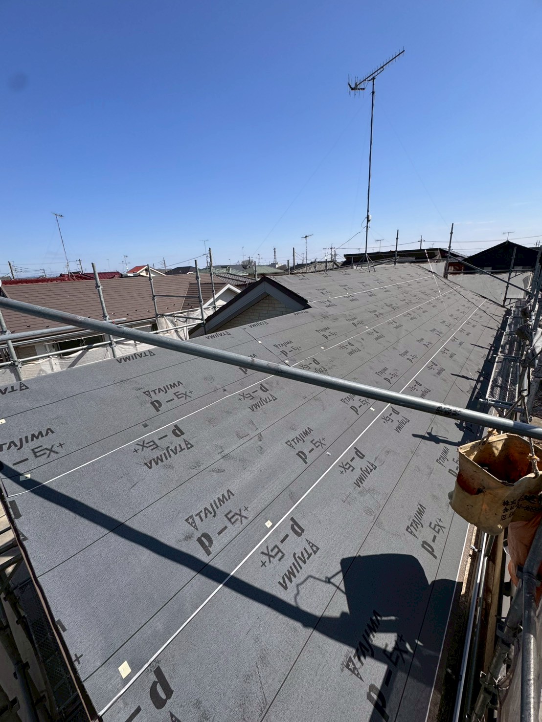 ルーフィングの敷設で防水ラインを作る