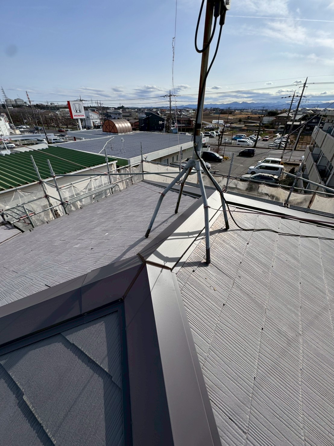 深谷市で突風により捲れた棟板金を下地から整えて雨漏り・飛散を防止