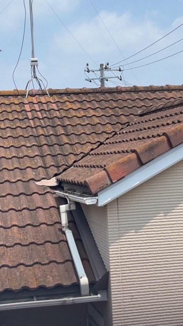 滑川町で遮熱塗料を使用したモニエル瓦塗装。傷んだ目地シーリングは打ち替え。