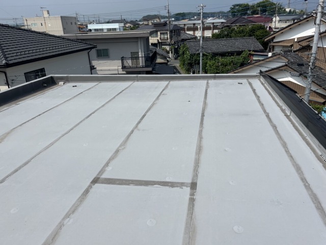 深谷市で屋上防水工事。シート防水を長寿命化させる為のウレタン防水。