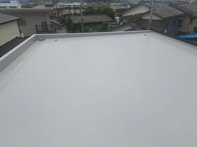 深谷市で屋上防水工事。シート防水を長寿命化させる為のウレタン防水。