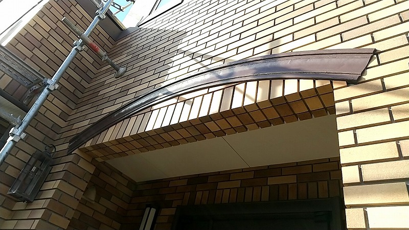 深谷市で玄関のモール塗装。部分塗装もお任せください！