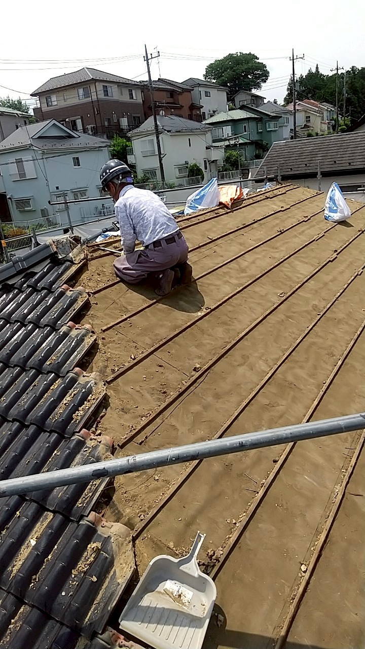 既存瓦の撤去と下地の確認