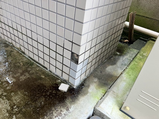 足元タイルの欠落