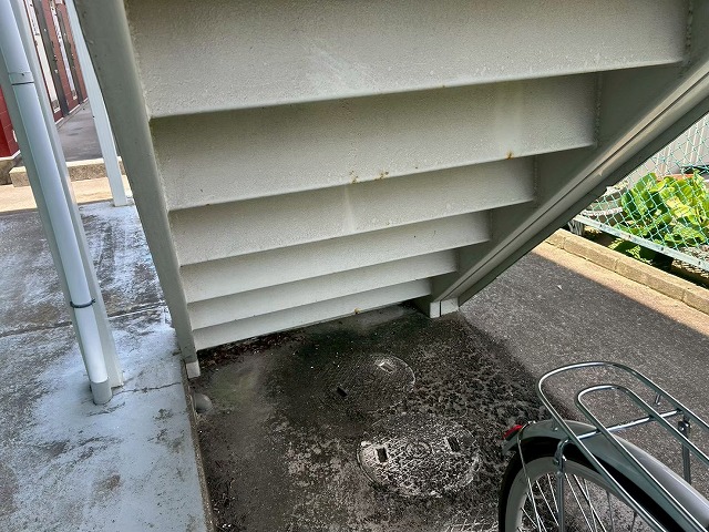 階段裏の汚れ状況