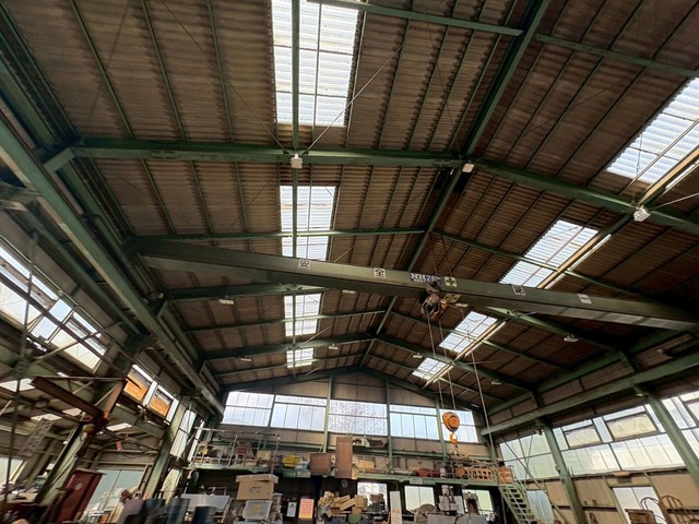 工場内部の波板屋根