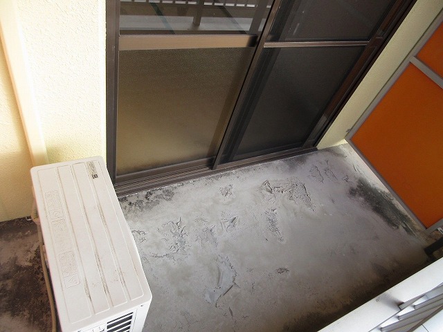 龍ケ崎市でベランダ防水工事を検討中の方へ、防水層の膨れや剥がれ、排水まわりの劣化を確認した現地調査
